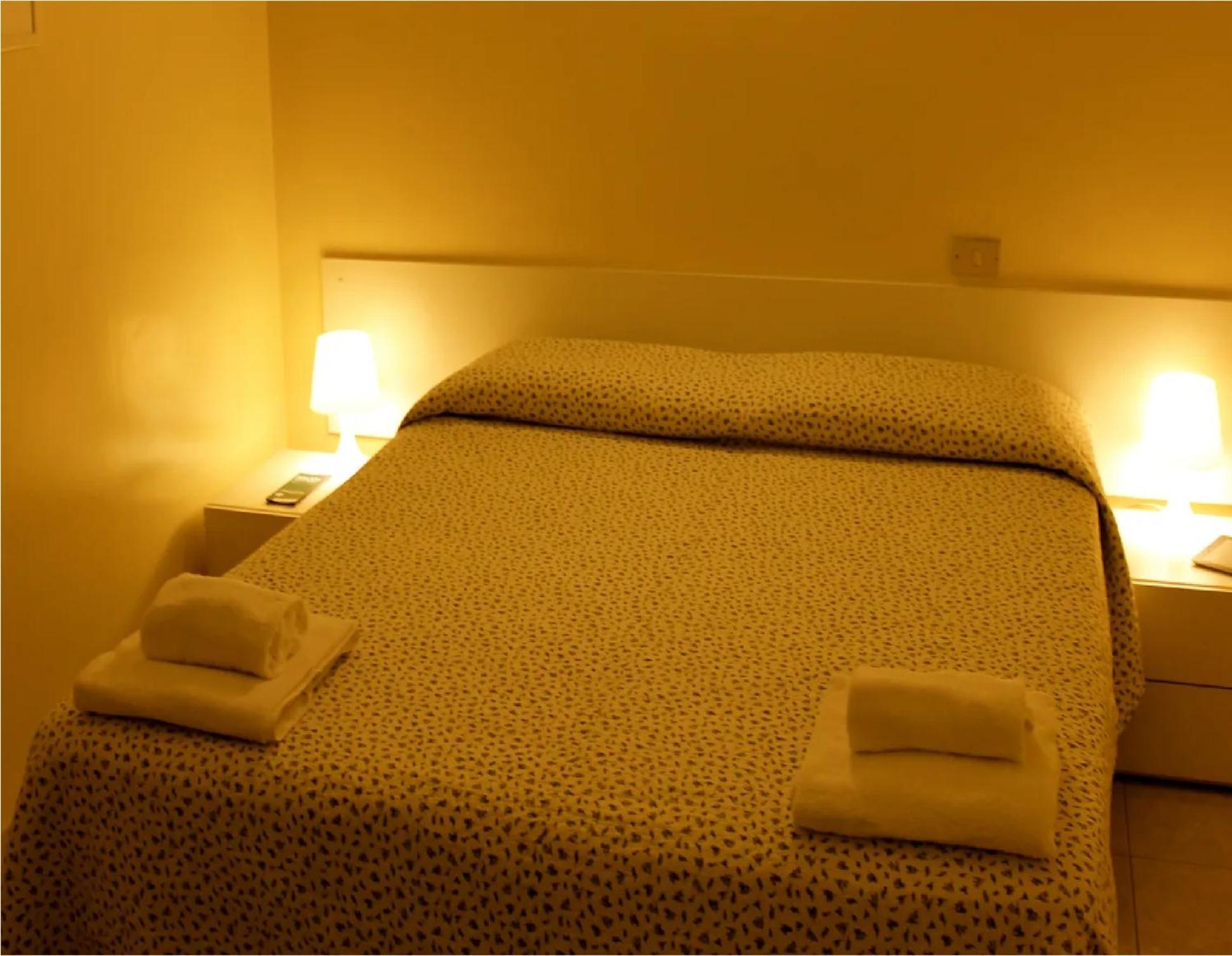 帕爾馬Affitti Only Sleep Bagno Privato公寓 外观 照片